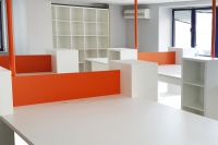 Birouri si etajere cu spatii pentru bibliorafturi Birouri si etajere cu spatii pentru bibliorafturi